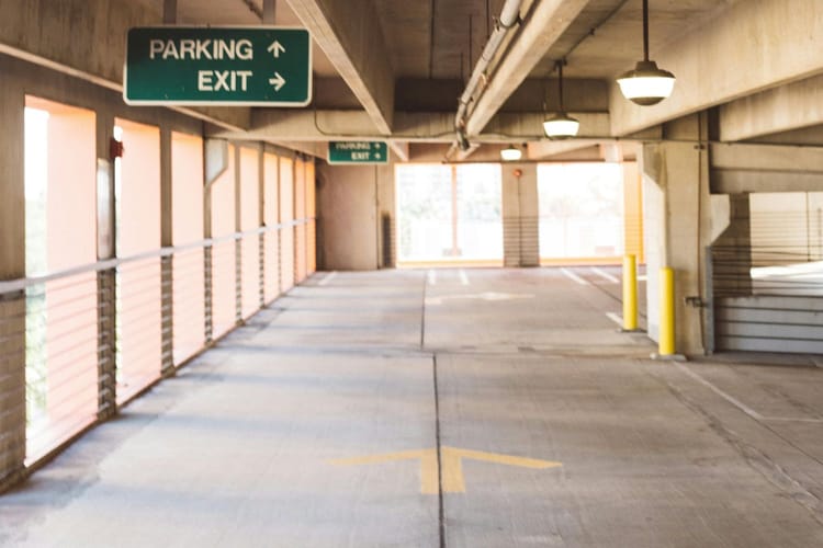 ¿Cómo encontrar estacionamiento seguro en la CDMX?